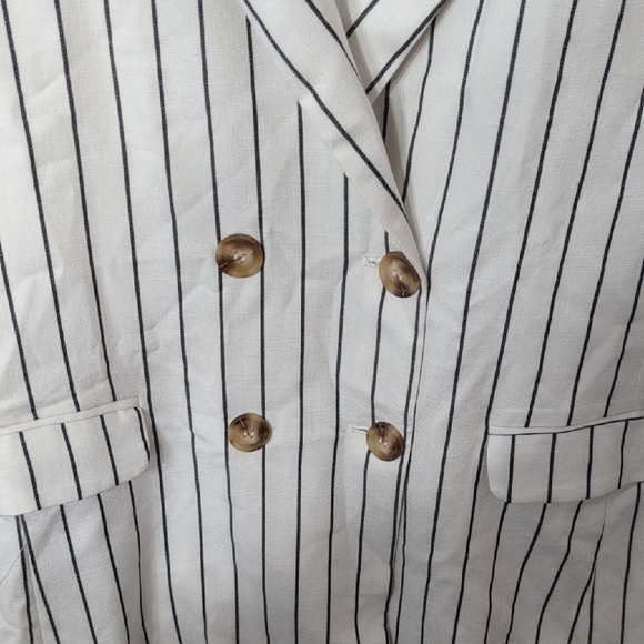 Skies Are Blue White and Black Striped Blazer - Picture 5 of 9